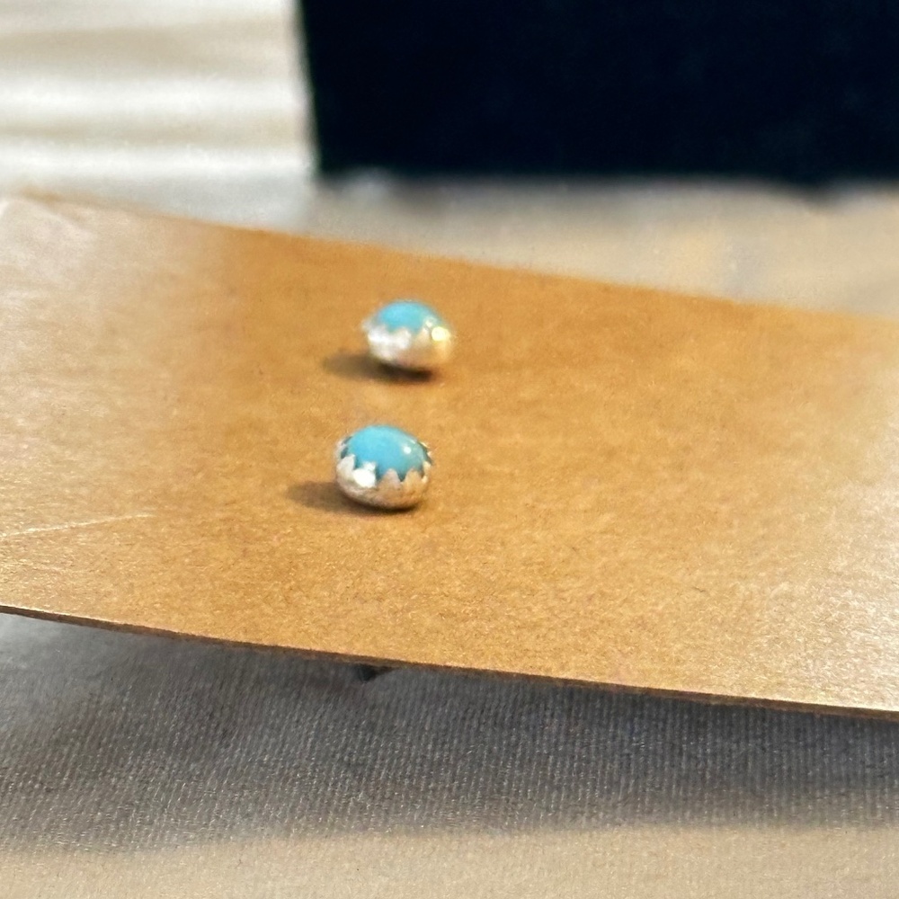 925 SS – Navajo small round Blue sleeping, beauty turquoise stud earrings - Picture 7 of 12